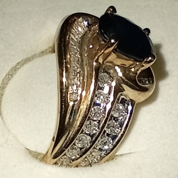 10Kt Sapphire and Diamond Ring - Picture 3 of 8